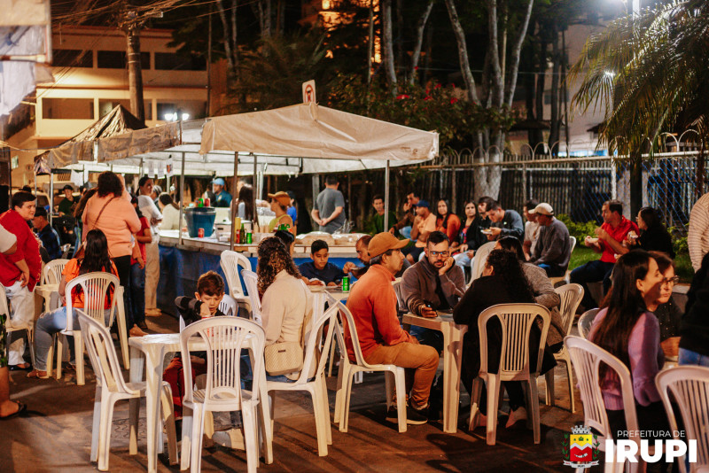 Feira Gastronômica com show de Matheus e Guilherme