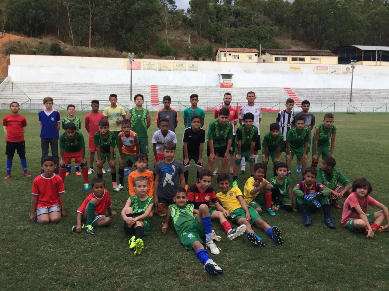 Alunos do “Irupi Futebol Clube”  treinam com jogador profissional